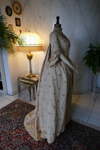 40 antique robe a la Francaise 1770
