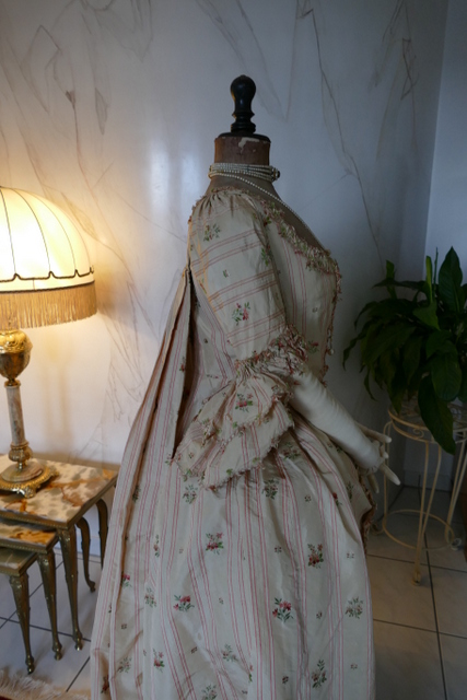 42 antique robe a la Francaise 1770