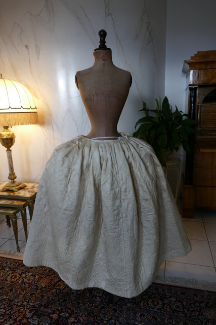 56 antique robe a la Francaise 1770