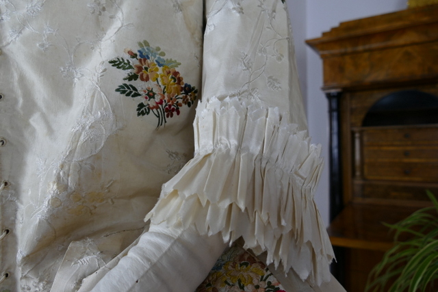 10 antique rococo robe a l anglaise 1770