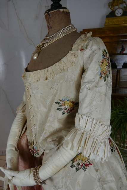 11 antique rococo robe a l anglaise 1770