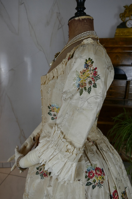 16 antique rococo robe a l anglaise 1770
