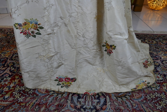 18 antique rococo robe a l anglaise 1770