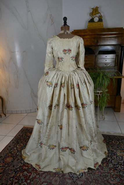 20 antique rococo robe a l anglaise 1770