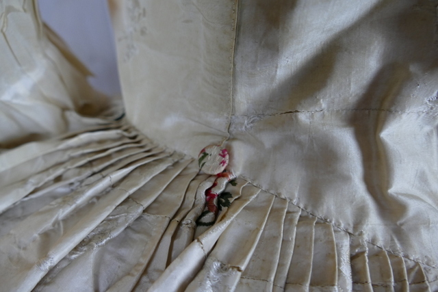 21 antique rococo robe a l anglaise 1770