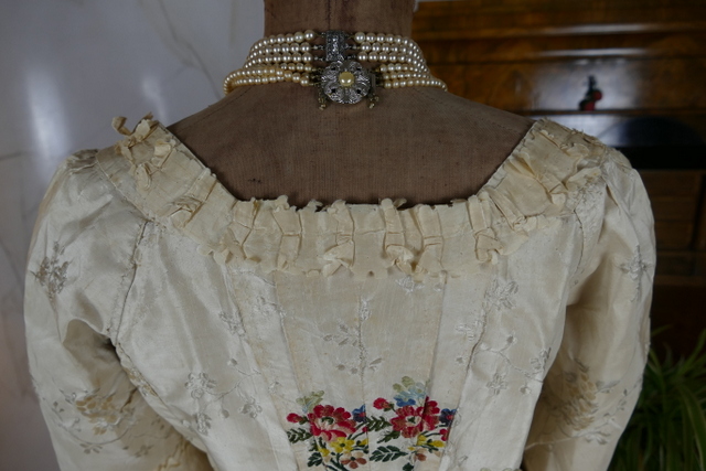 23 antique rococo robe a l anglaise 1770