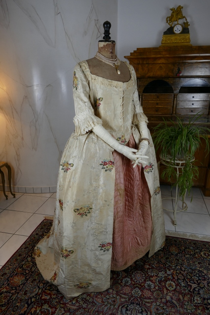 30 antique rococo robe a l anglaise 1770