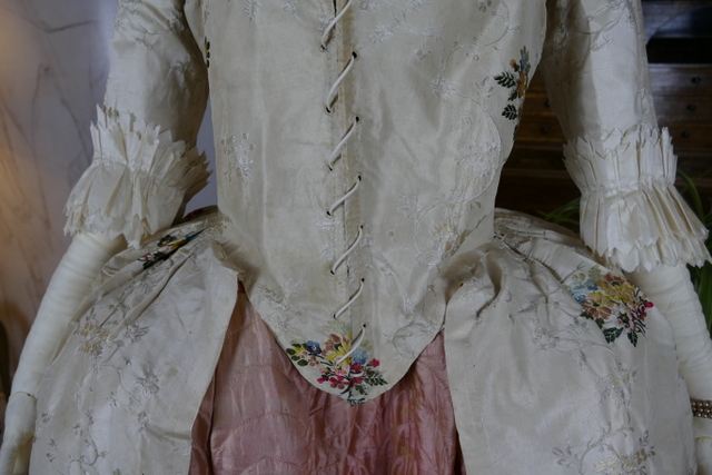 33 antique rococo robe a l anglaise 1770