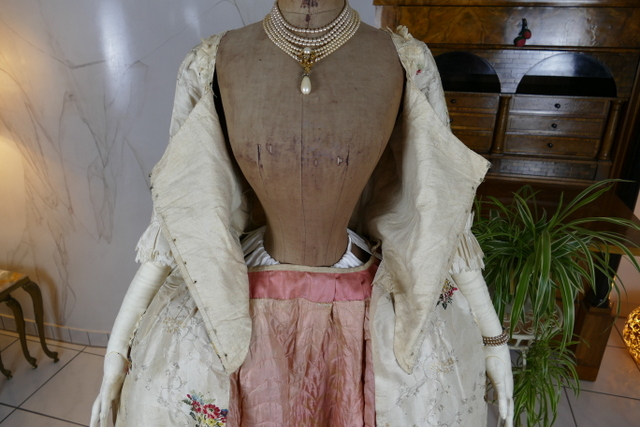 36 antique rococo robe a l anglaise 1770