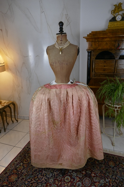 42 antique rococo robe a l anglaise 1770