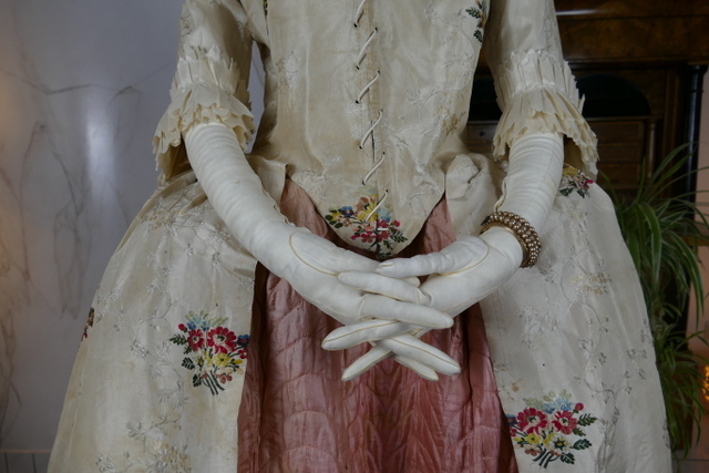 5 antique rococo robe a l anglaise 1770