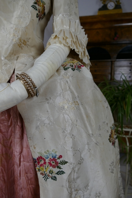 9 antique rococo robe a l anglaise 1770