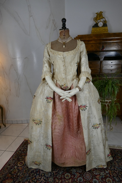 antique rococo robe a l anglaise 1770