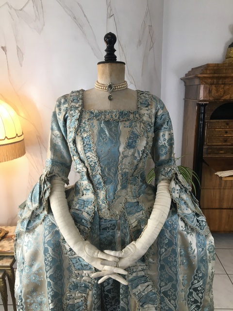 1 antique robe a la francaise 1770
