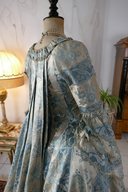 33 antique robe a la francaise 1770