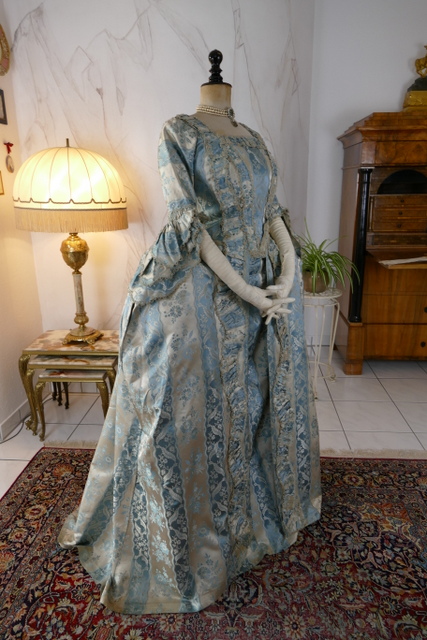 36 antique robe a la francaise 1770