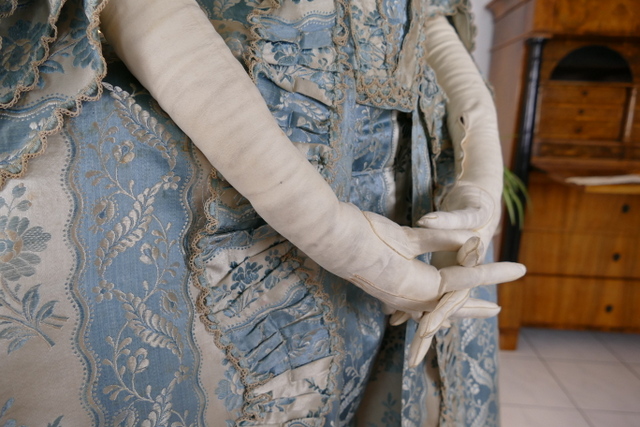 38 antique robe a la francaise 1770