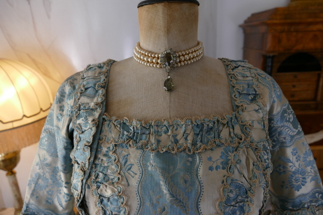 4 antique robe a la francaise 1770