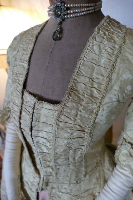 10 antique robe a la francaise 1770