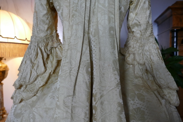 21 antique robe a la francaise 1770