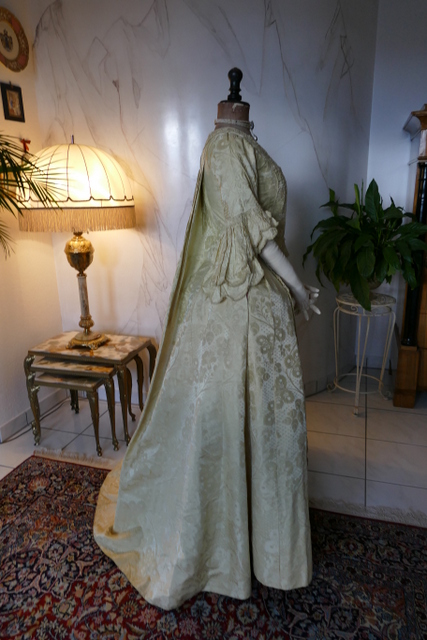 23 antique robe a la francaise 1770
