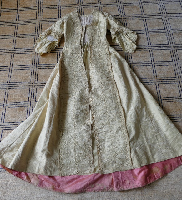 35 antique robe a la francaise 1770