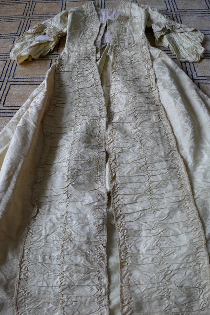 36 antique robe a la francaise 1770