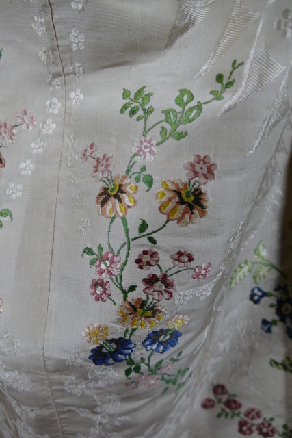 10 antique robe Rococo 1780