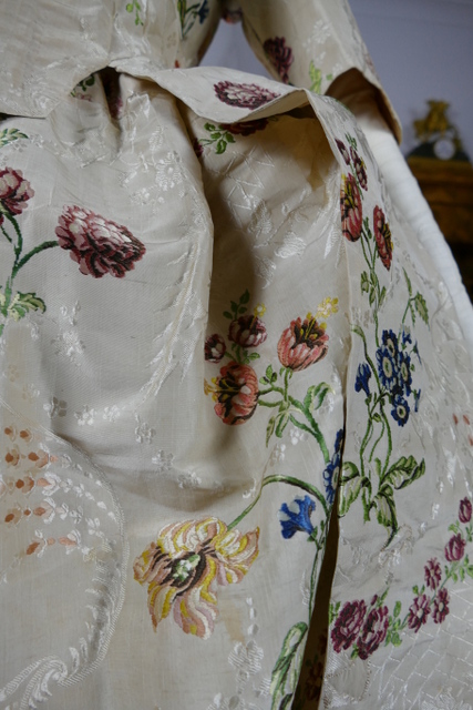 11 antique robe Rococo 1780