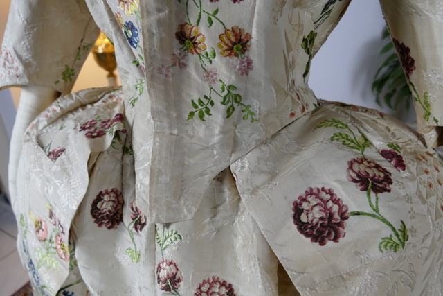 13 antique robe Rococo 1780