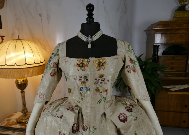 1 antique robe Rococo 1780