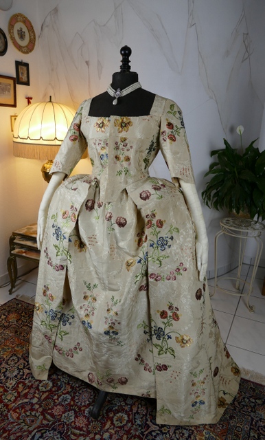 2 antique robe Rococo 1780