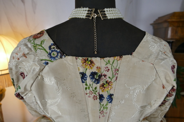 31 antique robe Rococo 1780