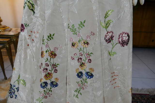 35 antique robe Rococo 1780