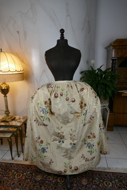 38 antique robe Rococo 1780