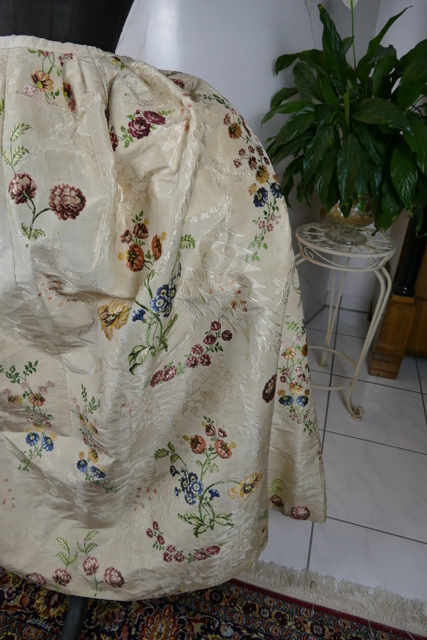 41 antique robe Rococo 1780