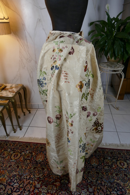 42 antique robe Rococo 1780