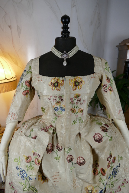4 antique robe Rococo 1780