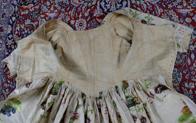 52 antique robe Rococo 1780