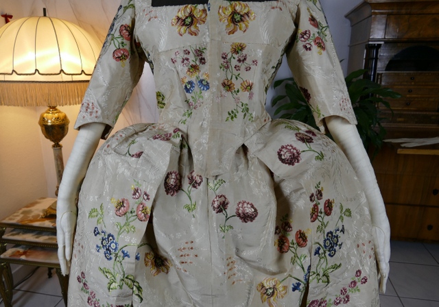 5 antique robe Rococo 1780
