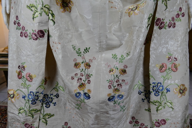 8 antique robe Rococo 1780