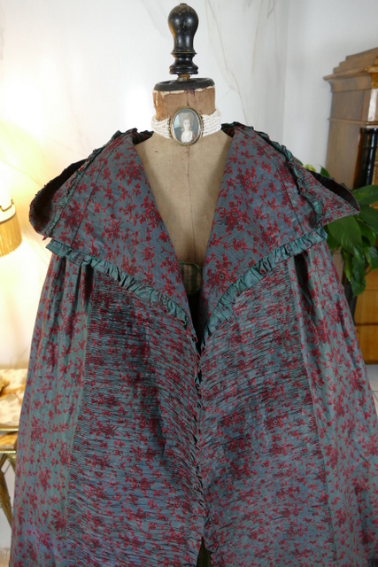 30 antique hooded cape 1790