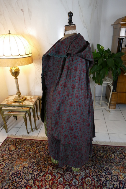 31 antique hooded cape 1790