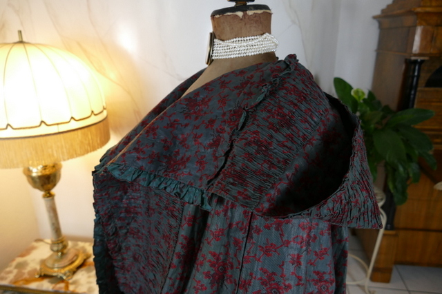 32 antique hooded cape 1790