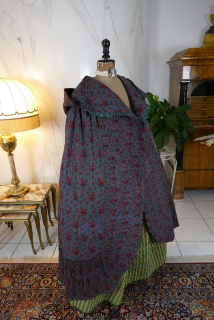 37antique hooded cape 1790