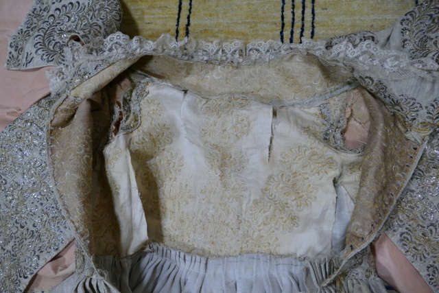 105 antique rococo dress 1720 1780