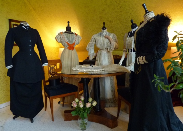 antique dress, antique gown, antique eveningdress, antique robe, costumes ancienne, abiti antichi, antieke jurk, Платья 1900