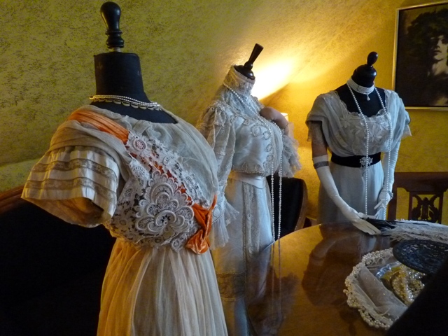 4 antikes kleid