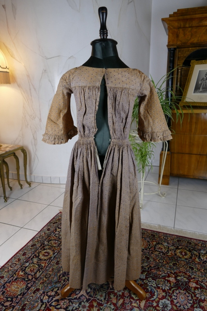 13 antikes Biedermeier Kinderkleid 1840