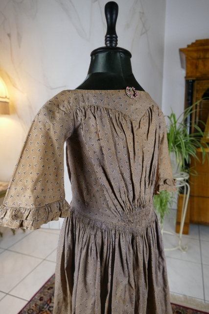 17 antikes Biedermeier Kinderkleid 1840